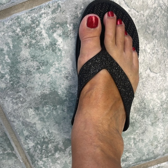 Capelli New York women’s black flip flop sandals. NwoT - Picture 7 of 7